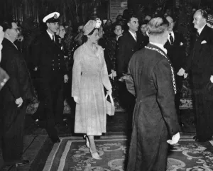 Racecourse Prints: Princess Elizabeth in Paris