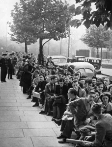 Wells Prints: Public queuing to see Faust, 1939