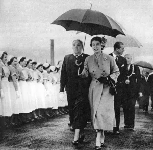 Umbrellas Prints: The Queen at Dundee Royal Infirmary