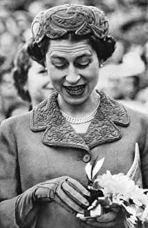 Corsage Prints: Queen Elizabeth II North America visit - receiving a gift