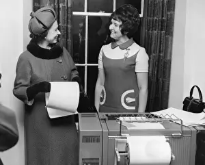 Smiling Prints: Queen Elizabeth II - opening London Graduate School, 1970