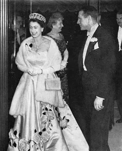 Queen Elizabeth II Prints: Queen Elizabeth II at the premiere of Richard III, London