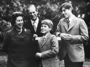 Smiling Prints: Queen Elizabeth II with Prince Philip, Andrew and Edward