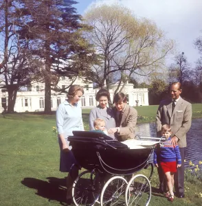 Anne Prints: Queen Elizabeth II - Royal family at Frogmore