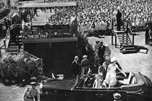 Tours Prints: Queen Elizabeth II - Royal Tour of Australia - Adelaide