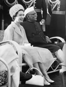 Tours Prints: Queen Elizabeth II - royal tour of India
