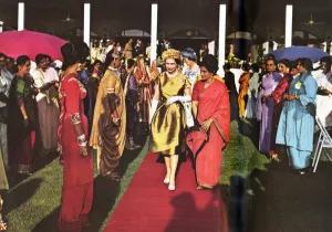 Tours Prints: Queen Elizabeth II - royal tour of India
