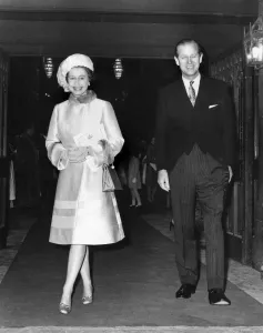 Smiling Prints: Queen Elizabeth II - Silver Wedding Anniversary