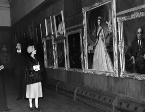 Painters Prints: Queen Elizabeth II views her own portrait