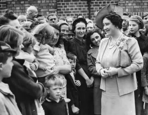 Blitz Prints: Queen Elizabeth meeting bombed London residents