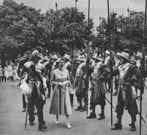 Inspecting Prints: The Queen inspects pikemen and musketeers