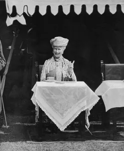 Amused Prints: Queen Mary in a relaxed moment