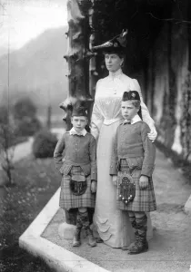 Left Prints: Queen Mary and sons