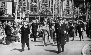 1950s Prints: The Queen and Princess Margaret in Belfast