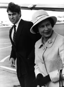 Princes Prints: The Queen returns from Scotland