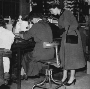 Birmingham Prints: The Queen visits a Birmingham factory