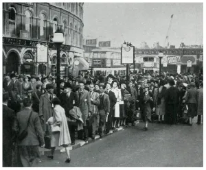 Central Prints: Queueing due to reduced bus services, September 1939