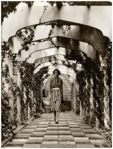 Store Prints: Roof garden of Derry and Toms, Kensington
