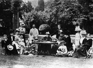 C1900 Prints: Royal family group at Osborne House