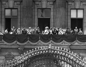 Balcony Prints: Royal family Silver Jubilee - Buckingham Palace balcony