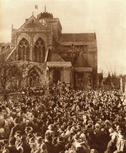 Interest Prints: Royal Wedding 1947 - crowds at Romsey