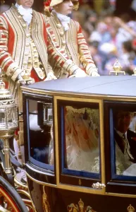 Coaches Prints: Royal Wedding 1986 - the bride on her way to the Abbey