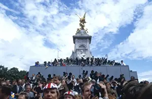 Balcony Prints: Royal Wedding 1986 - crowds outside Buckingham Palace
