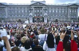 Balcony Prints: Royal Wedding 1986 - crowds outside Buckingham Palace