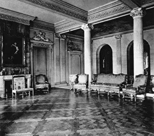 Park Prints: Sir Philip Sassoons home, 25 Park Lane: the upper landing