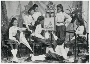 Sisters Prints: Sisters of the King of Siam