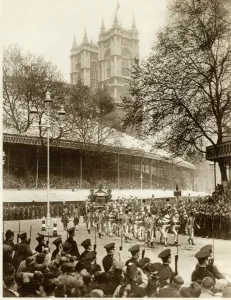 Coach Prints: Stage Coach leaving Westminster Abbey 1937