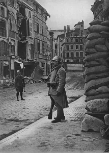 Bags Prints: Street scene in Verdun after German bombardment, WW1