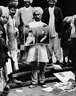 Commemorative Prints: Street vendor selling portraits of King George V during Delh