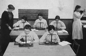 Jobs Prints: Students at a school for women chemists, WW1