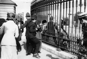 Movement Prints: SUFFRAGETTE AT BUCKINGHAM PALACE
