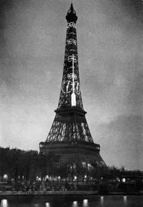 Feet Prints: The Thermometer on the Eiffel Tower, 1934