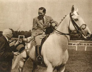 1949 Prints: Tim Hyde presented with Dunraven Cup 1949