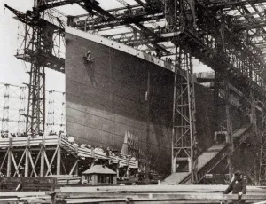 Titanic Prints: The Titanic in Belfast Dock