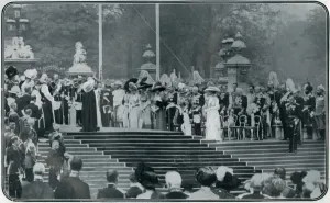 Monument Prints: Unveiling Queen Victorias Monument
