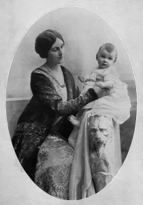 Americans Prints: Viscountess Maidstone & her baby, Daphne Finch-Hatton