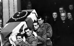 1965 Prints: Winston Churchills funeral, coffin bearers carrying Churchi