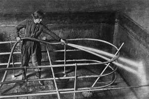 Trent Prints: Women brewery workers, WW1
