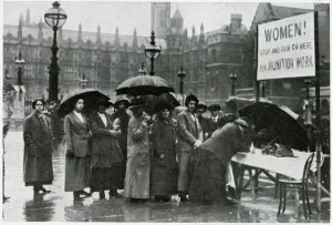 Houses Prints: Women signing on for munitions work 1915