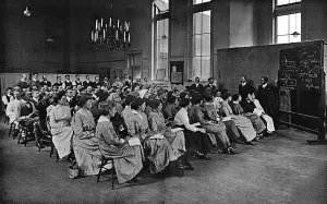Institute Prints: Women being trained at an L. C. C. technical college, WW1